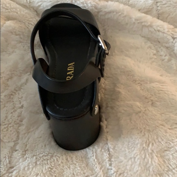 Prada - Picture 6 of 6